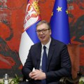 "Slika nadrealna!" Vučić spreman da peče ćevape, a Aca Lukas jede supu