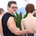 Žene širom sveta izgubile glavu sa čuvenim glumcem: "Bože, kakve ruke čovek ima", na njegovim bicepsima pozavideli i mnogi…