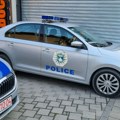 Kosovska policija ispred prostorije Pošte Srbije u Prilužju
