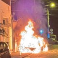 (Video) Jeziv prizor na Voždovcu! Automobil potpuno izgoreo na Lekinom brdu: Policija i vatrogasci na licu mesta