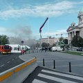 Požaru ispred skupštine prethodio incident i intervencija policije