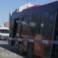 Autobus u Nišu sleteo sa kolovoza, "uleteo" u stanicu: Povređena jedna osoba