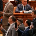 Parlament Rumunije izglasao nepoverenje vladi koju predvodi Ilija Boložan: Fiskalne reforme pod znakom pitanja
