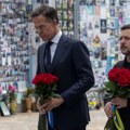 "Cenimo ovaj potez NATO, brane našu zemlju i Evropu od ruskog zla" Rute i Zelenski položili cveće ubijenim ukrajinskim…
