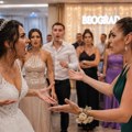 Skandal na svadbi u Beogradu! Posvađale se mlada i kuma, jedna stvar je bila "kap koja je prelila čašu", gosti ih razdvajali