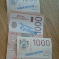 Građanima u Novom Sadu bankomat izbacio novčanice sa izbornim sloganima SNS-a