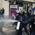 Gradonačelnik Sen Denija pogođen suzavcem dok je pokušao da smiri tenzije između policije i demonstranata