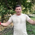 Slađan Rakić traži od građana da mu lupaju šamare (VIDEO)