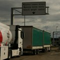 Početak nedelje doneo gužve na granicama: Na Batrovci kamioni čekaju i po šest sati