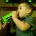 Najnovije energetsko piće opasno po decu, a ona mogu bez problema da ga kupe