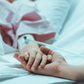 Bolnice u Srbiji pune dece, majke spavaju na stolicama Na 10 otpuštenih dođe 15 novih pacijenata