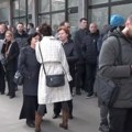 Srpski prosvetari i drugi građani na Kosovu i Metohiji ni danas nisu mogli da podignu dinarske zarade i penzije