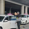 (Video) Nataša Bekvalac žuri na hanin rođendan: Pevačica pojurila da nađe taksi, a evo ko se ne odvaja od nje