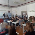 Milan Mitić deli svoju životnu priču: Seminar o bezbednosti u saobraćaju u niškoj Gimnaziji
