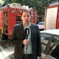 Reporter Kurir televizije na mestu požara u Beogradu! Gori potkrovlje stare zgrade, otkrio ima li povređenih stanara (video)
