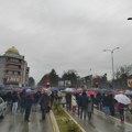 "(U)STALI SMO!" - Kragujevčani BLOKIRALI raskrsnicu kod Velikog parka (FOTO)