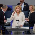 Ova žena je nova predsednica Bundestaga! Odmah zavela red, pozvala poslanike na "pristojnost" i "korektnost"