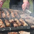 Nema igla gde da padne - izletnici okupirali svaki pedalj prirode u Srbiji! Pogledajte gde je sve krcato i kakve kazne prete za…