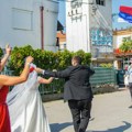 Mladenci iz Zrenjanina pored kutije za poklone stavili još jednu: Kad su videli šta piše, gosti masovno počeli da ubacuju pare…