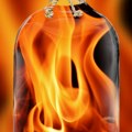 Bačen molotovljev koktel na Kuću cveća Napadača savladalo obezbeđenje
