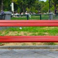 Nove klupe i mobilijar u centru Kragujevca: Ulepšan Trg Crvenog barjaka i prostor oko Tržnice