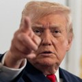 Tramp poništio sve uredbe i dokumenta koja je potpisao Bajden: Nejasno da li to uopšte sme da radi