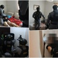 Osumnjičeni za pokušaj ubistva vuka bajruševića zatečeni u gaćama! Pogledajte spektakularnu akciju ukp: Dvojica mladića…