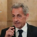 Sarkozi sutra na uslovnoj i to bez nanogice: Bivši francuski predsednik se vraća na velika vrata