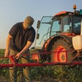 Poljoprivrednik hteo da napravi prolaz za traktor: Kad su počeli da kopaju zemlju, nisu mogli da poveruju kakvo blago su…