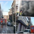 Kurir na licu mesta, veliki požar u podzemnoj garaži na Zvezdari: Automobili u plamenu, dva potpuno izgorela (foto)