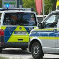 Dramatičan snimak iz Bremena: Naoružani pljačkaš upao u prodavnicu, radnik ga golim rukama naterao u beg