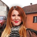 Od pevanja na stolu do rada u poljoprivredi: Komšije i roditelji Jelene Broćić otkrili istinu o pevačici: "Nije imao ko da je…