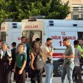 Bolni snimci roditelja u školi gde se dogodila pucnjava: pokušavaju da dođu do dece, policija im ne da