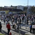 Stop kvadratima, za zdravu sredinu: Stanovnici blokova blokirali raskrsnicu Gancijeve i Vojvođanske ulice