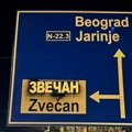 Srbi na severu KiM ne daju svoje pismo: Nazivi opština na albanskom jeziku sinoć prelepljeni ćirilicom (foto)
