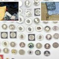 Pokušaj šverca numizmatičke kolekcije Carinici otkrili 67 srebrnih i zlatnih kovanica