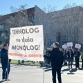 Profesori u blokadi u Novom Sadu traže istragu - blokirali raskrsnicu Bulevara cara Lazara i Stražilovske ulice