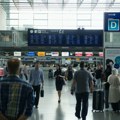 Horor na aerodromu Naoružan do zuba napadao ljude, pa usledio haos!