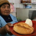 Predznak ekonomske katastrofe: Bolivija zamrzla cenu zemički, pekari ih prepolovili