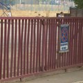 Direktorka škole na Ceraku objasnila kako je mogla da padne kapija koja je povredila učenicu