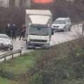 Putničko vozilo smrskano u direktnom sudaru s kamionom: Teška saobraćajna nesreća kod Čačka