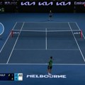 Đokovića centimetra delili od diskvalifikacije: Pogledajte koliko je Novak imao sreće u Melburnu