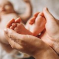 Porodila se dok je spavala Bebu pronašli tek nekoliko minuta kasnije ispod ćebadi