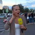 Ujela je pčela pred uključenje: Voditeljka pretrpela pravi šok, jedva nastavila program (video)