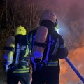 Požar u Divostinu stavljen pod kontrolu, gašenje i dalje traje