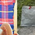 Tuga u Nemačkoj: Beba ostavljena u kesi za kupovinu, policija objavila fotografije
