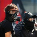 (Foto) Sedmi dan protesta u Albaniji: Demonstranti upali u Apelacioni sud, Rama obećao bonus od 2.500 evra policajcima