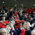UEFA ćuti kao zalivena! Albanci nastavljaju da divljaju, sraman transparent u Tirani