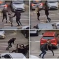 Gurnuo devojku, pa Izbila jeziva tuča! Snimak okršaja na ulici u Novom Sadu osvanuo na mrežama (video)