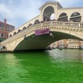 VIDEO: Ekološki aktivisti obojili u zeleno vodu u Velikom kanalu u Veneciji